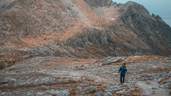 Explore breathtaking shoreline campsites: premier locations for coastal camping escapades